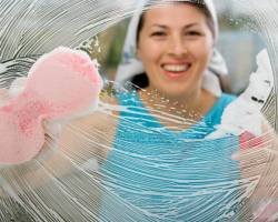 Fenster putzen: streifenfrei und sauber - 5 Tipps und passende Hausmittel