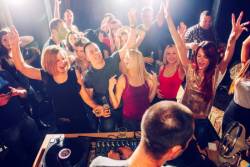 Neuer Trend: Pre-Work-Partys