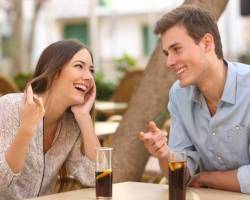 Mädchen ansprechen: 7 hilfreiche Tipps für Jungen