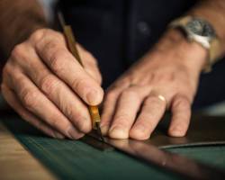 Kunstleder reparieren - So kommt das Leder wieder auf Vordermann!
