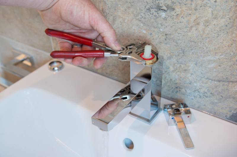 Wasserhahn montieren Schritt für Schritt erklärt